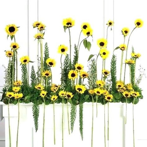 Sunflower Wedding Flower Arrangements, Wedding Flowers Altar, Wedding Flowers Sunflowers, Wedding Flower Guide, Decoration Buffet, Altar Arrangement, Sunflower Arrangements, Vintage Wedding Flowers, Altar Flowers