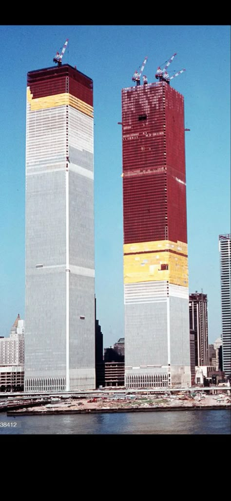 Patriotic Art Ideas, World Trade Center Pictures, Commerzbank Tower, Twin Tower Memes, Trade Center, World Trade Center Attack, New York City Buildings, World Trade Center 2001, Twin Towers Collapse