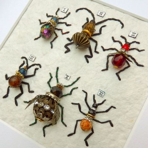 Bead Insects, Insect Legs, Beaded Insects, Embroidery Journal, Beaded Bugs, Bug Crafts, Beaded Spiders, Art Perle, Bug Art