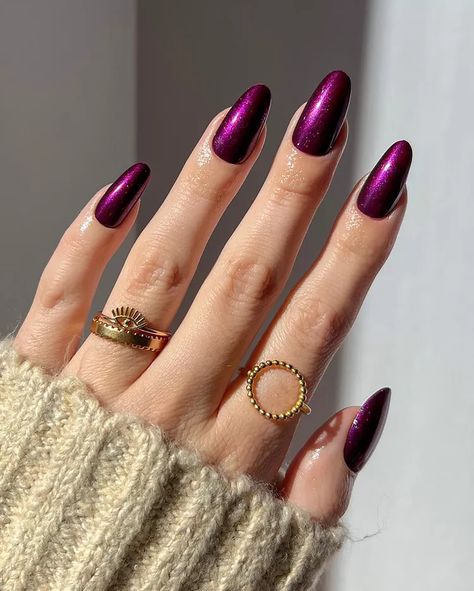 13 Dark Purple Nail Ideas For an Unexpected Cold-Weather Mani Dark Purple Nail Ideas, Dark Purple Nail Designs, Purple Nail Ideas, Purple And Pink Nails, Nails Acrylic Ideas, Between Summer And Fall, Halloween Nail Colors, Purple Chrome Nails, Gel Ombre