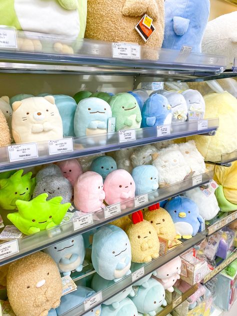 👀✨ Sumikko Gurashi fans, where y'all at? 🙌 Who's your favorite friend in the corner? 💖 📍 San-X Store, Kiddy Land #sumikkogurashi #sanxstore #sanx #kiddyland Japanese Plushies, Sumiko Gurashi, Totoro Plush, Favorite Friend, Cute Squishies, Bag Names, Sumikko Gurashi, Kawaii Plush, Kawaii Plushies