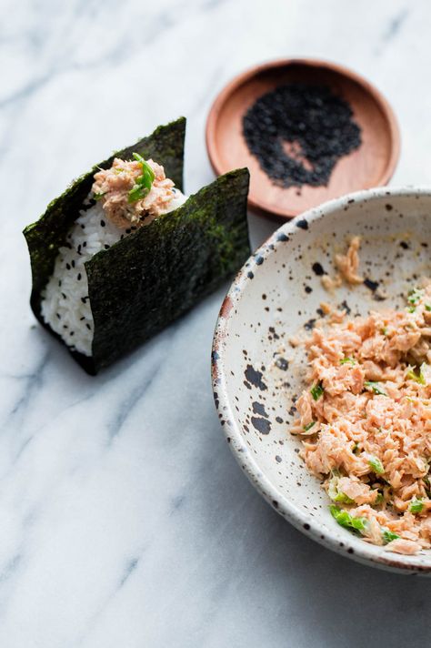 Spicy Tuna Onigiri, Seafood Aesthetic, Tuna Onigiri, Onigiri Filling, Japanese Onigiri, Onigiri Recipe, Tuna Mayo, Mayo Recipe, Spicy Tuna