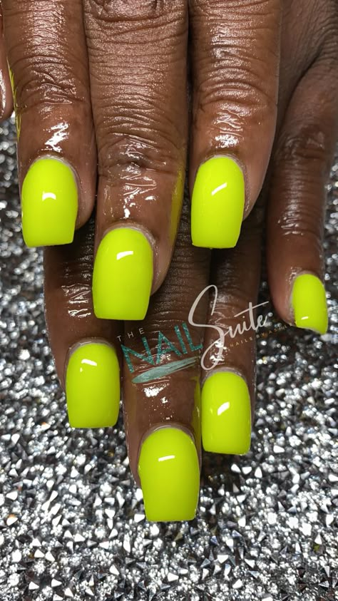 Neon Yellow Dip Powder Nails, Lime Green Nails Short, Neon Short Nails, Neon Lime Nails, Neon Nails Short, Neon Yellow Acrylic Nails, Short Neon Nails, Bright Yellow Nails, Bright Gel Nails