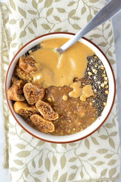 Coffee Oatmeal with Dried Figs, Peanut Butter and Chia Seeds Dried Fig Oatmeal, Fig Oatmeal, Fig Toast, February Recipes, Coffee Oatmeal, Dried Fig, Creative Dessert Recipes, Peanut Butter Roll, Fig Recipes