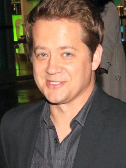 HAPPY 44th BIRTHDAY to JASON EARLES!! 4/26/21 Born Jason Daniel Earles, American actor and comedian, known for his role as Jackson Stewart in the Disney Channel sitcom Hannah Montana and his role as Rudy Gillespie in the Disney XD series Kickin' It. Jackson Stewart, Happy 44th Birthday, Jason Earles, Kickin It, 44th Birthday, Disney Xd, Hannah Montana, Disney Channel, American Actors