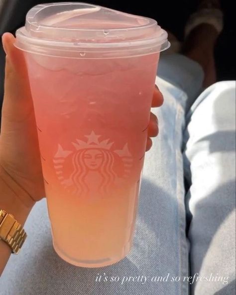 Preppy Starbucks, Secret Starbucks Drinks, Starbucks Refreshers, Starbucks Drink, Starbucks Recipes, Dunkin Donuts Coffee Cup, Food Goals, Food Yummy, Foods To Try