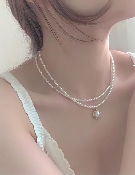 Asian Jewelry Korean Fashion, Aesthetic Pendant, Simple Elegant Jewelry, Pearl Neck, Aesthetic Necklace, Necklace Aesthetic, Fancy Jewelry Necklace, Pretty Jewelry Necklaces, Fancy Jewellery Designs