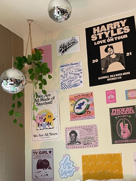 How To Style A Disco Ball, Harry Styles Poster Aesthetic Room, Dorm Room Disco Ball, Disco Balls In Bedroom, Room Inspo Disco Ball, Disco Aesthetic Room Decor, Mini Disco Ball Room Decor, Room Ideas Disco Ball, Disco Theme Room Decor