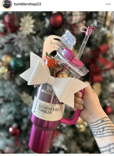 Cup Stuffers Gift Ideas, Stanley Birthday Gift Ideas, Christmas Cup Gift Ideas Filled, Tumbler Christmas Gift Ideas Filled, Filled Stanley Cup Gift Ideas, Tumbler Cup Gift Ideas Filled, Stanley Bouquet Gift, Tumbler Bouquet Diy, Cup Gift Ideas Filled Christmas