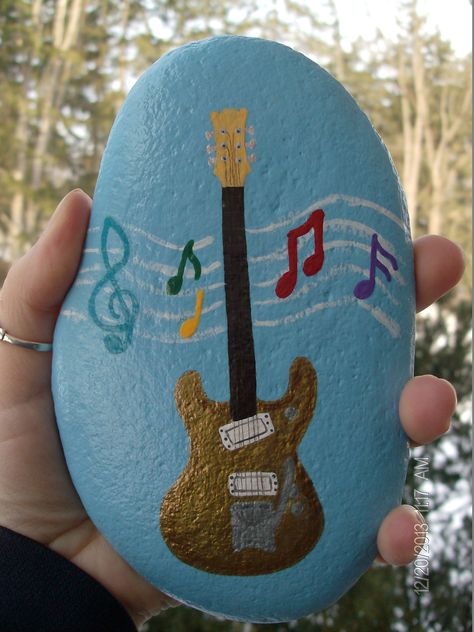 Don's Guitar Caillou Roche, Decorative Rocks, Diy Rock Art, Stone Art Painting, Painted Rocks Kids, Music Painting, Rock And Pebbles, Painted Rocks Craft, Painted Rocks Diy