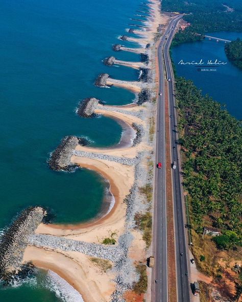 Mangalore City on Twitter: "On one side, gentle waves of the mesmerizing Arabian Sea crash at the shore of 𝗠𝗮𝗿𝗮𝘃𝗮𝗻𝘁𝗵𝗲 𝗯𝗲𝗮𝗰𝗵 and as you look to the other side, the Kodachadri Hills make a beautiful backdrop for the Souparnika River that reaches out to the shore of the beach 🌊🌴🛣️ (📸Dhenesh) https://t.co/89KP9rzoW5" / Twitter Udupi Aesthetic, Maravanthe Beach, Arabian Sea, Mangalore, Beautiful Backdrops, Travel Board, Beautiful Places To Travel, India Travel, Aesthetic Photography