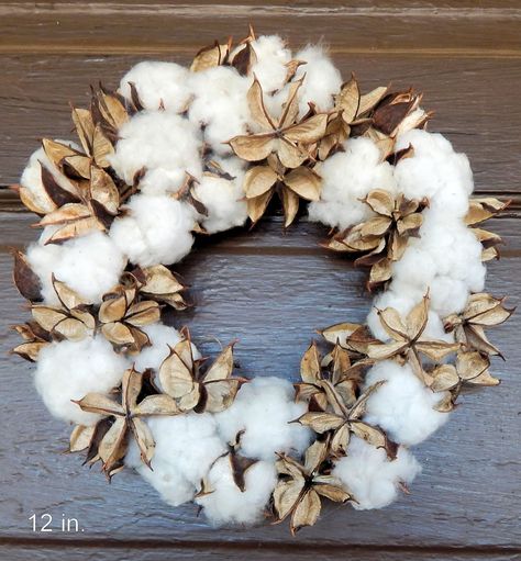 18 Chilly Handmade Winter Wreath Designs For Your Front Door Georgia Winter, Yarn Ball Wreath, Wreath Centerpiece, Winter Wreath Diy, Painted Pinecones, Creative Wreaths, Easy Wreaths, Snowflake Wreath, Cotton Decor