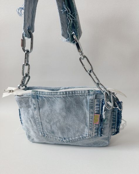 BAG No. 1 baby blue denim with jeans pocket 🩵 Nearly forgot about this one 😅 #upcycled#upcyclingbag#jeans#babyblue#chain#handbag#handmade Upcycled Denim Bag, Bag Jeans Outfit, Upcycle Clothes Ideas, Upcycle Jeans Bag, Jean Handbag, Upcycle Denim Jeans, Jeans Bags Ideas, Denim Bags From Jeans, Diy Jean Bag