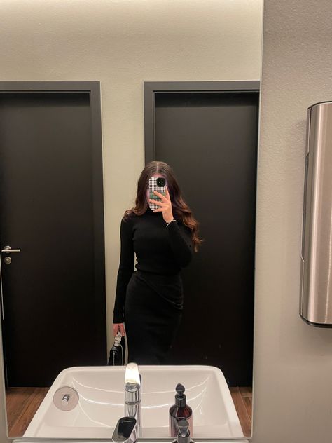 #luxury #restaurant #night #going Restaurant Mirror Selfie, Restaurant Selfie, Restaurant Mirror, Restaurant Mirrors, Classic Mirror, Luxury Restaurant, Islamic Girl, Fancy Restaurant, Mirror Selfie