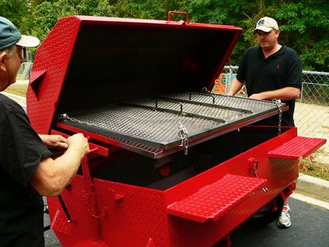 Double Grate Turner : Carolina Pig Cookers Pig Roaster Diy How To Build, Pig Rotisserie, Trailer Grill, Pig Cooker, Pig Roaster, Smoked Recipes, Pit Bbq, Diy Bbq, Bbq Pit