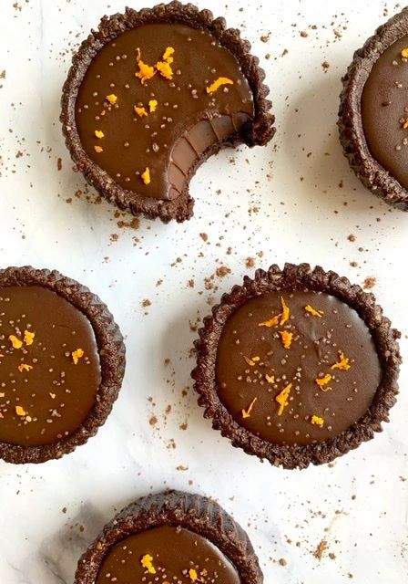 Chocolate And Orange Tart, Peanut Butter Cheerio Bars, Brownie Crust, Cheerio Bars, Orange Brownies, Dark Chocolate Desserts, Vegan No Bake, Chocolate And Orange, Chocolate Tarts