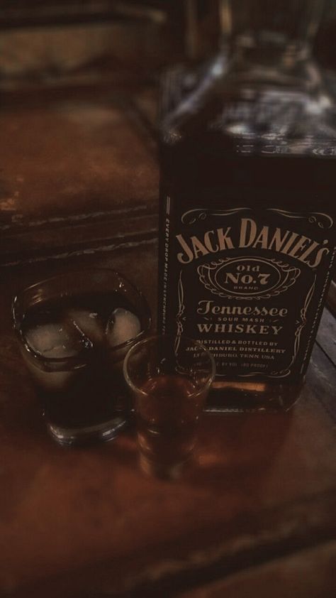 Whiskey Night, Rauch Fotografie, Jack Daniel's Tennessee Whiskey, Beer Pictures, Alcohol Party, Alcohol Aesthetic, Tennessee Whiskey, Jack Daniels Whiskey, Jack Daniels