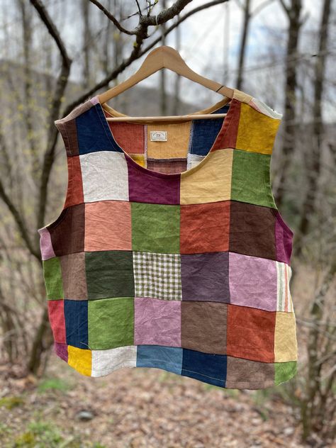 Linen Tank Top Outfit, Patchwork Shirt Diy, Patchwork Sewing Projects, Patchwork Tshirt, Linen Patchwork, Patchwork Tank Top, Patchwork Tee, Homemade Clothes, Quilt Shirt