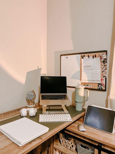 Laptop Desk Aesthetic, Ipad And Laptop Setup, Laptop And Ipad Desk Setup, Study Laptop, Ipad Desk, Home Office/gym, Ipad Computer, Unexpected Friendship, Study Vibes