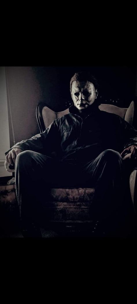 Michael Myers Sitting In Chair, Michael Myers Desktop Wallpaper, Michael Myers Background, Drawing Ideas Horror, Monster Boyfriend, Michael Meyers Halloween, Michael Meyers, Michael Myers Art, Michael Meyer