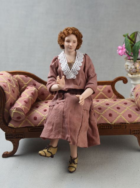 Dollhouse Dolls 1:12, 1920s Doll Clothes, Dollhouse People, Dollhouse Doll Clothes, Vintage Ginny Dolls, Dolls House Figures, Doll House People, 1/144 Dollhouse, 1920's Style