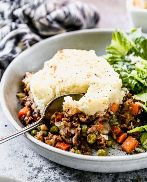 Easy Shepherd's Pie Well Plated By Erin, Buttery Potatoes, Easy Shepherds Pie, Well Plated, Cheesy Mashed Potatoes, Shepherds Pie Recipe, Potato Toppings, Baked Vegetables, Savory Dishes