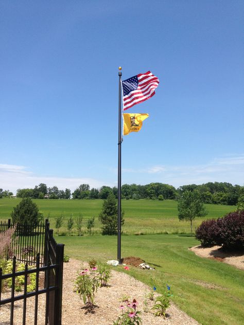 Flag Pole Ideas Diy Front Yards, Flag Pole In Front Yard, Flagpole Ideas Front Yards, Flag Landscaping, Flag Pole Landscaping Front Yards, Flag Pole Ideas Diy, Flagpole Landscaping, Flag Pole Landscaping, Flagpole Landscaping Ideas