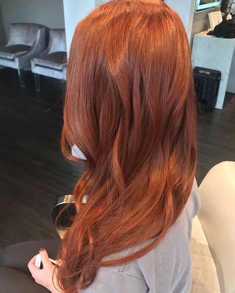 Capelli ramati: 30 tagli per un colore di tendenza! Clicca qui per le foto! Hair Pale Skin, Copper Balayage, Hair School, Ginger Hair Color, Uni Outfits, Auburn Hair, Summer Glow, Pale Skin, Ginger Hair