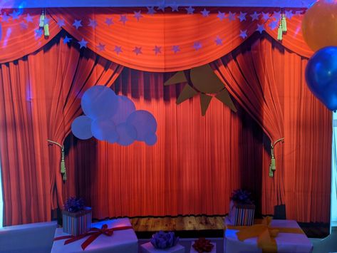 FNAF STAGE Fnaf Restaurant Background, Fnaf Party Room, Fnaf Backgrounds Stage, Fnaf Themed Room, Fnaf 1 Stage, Fnaf Restaurant, Fnaf Stage, Fnaf Birthday Party Ideas, Fnaf Bedroom