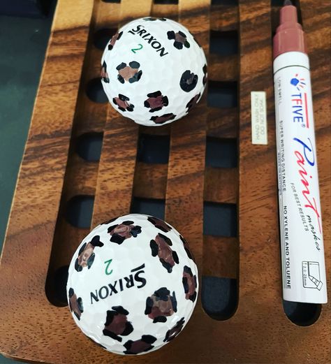 Coloring Golf Balls Ideas, Golf Ball Markings Ideas, Golf Ball Coloring Ideas, Painted Golf Balls Cute Ideas, Drawing On Golf Balls, Golf Ball Art Diy, Painting Golf Balls, Drawing On Golf Ball Ideas, Decorated Golf Balls