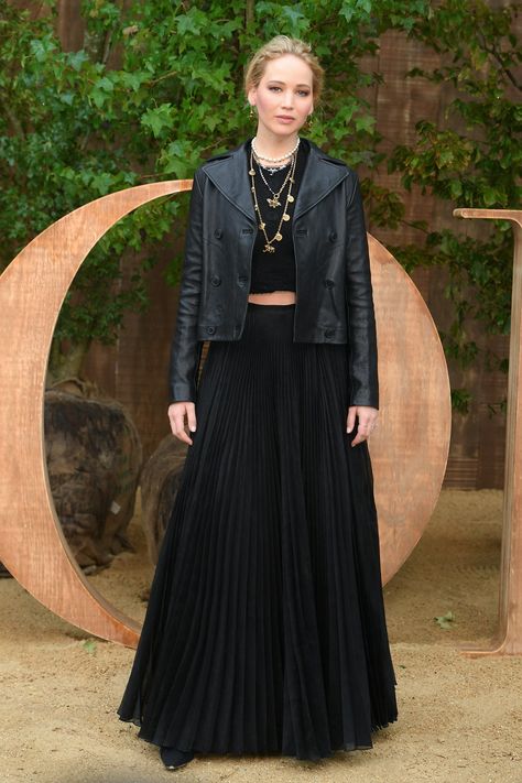 Maxi Skirt Fall, Gonna In Tulle, Maxi Skirt Outfits, Paris Mode, Vogue Russia, Chic Outfit, All Black Outfit, 가을 패션, Jennifer Lawrence