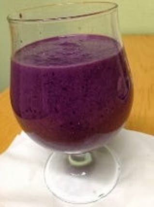 Runsas viikko sitten sanoin Isännälle, että taitaa olla 5 kilon tiputtamisen paikka, kun vaatteet tuntuivat ahtailta. Olen luullut pidemmän... Diy Smoothies, Flat Belly Smoothie, Rainbow Food, Mango Smoothie, Smoothie Drinks, Detox Smoothie, Healthy Snacks Recipes, Vegetarian Dishes, Raw Food Recipes