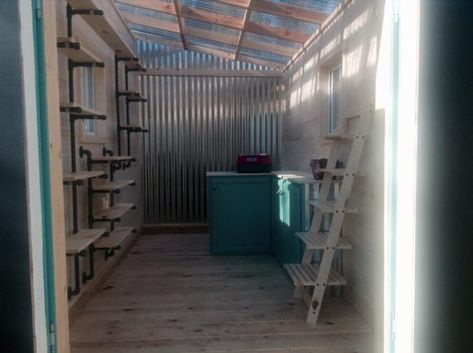 Tiny House on Wheels Built as a Mobile Retail Store Tiny Store Ideas, Mini Store Ideas, Tiny Shop Ideas, Mobile Boutique Ideas, Mobile Retail Store, Mobile Bookshop, Mini Boutique Store Ideas, Trailer Boutique, Mobile Boutiques