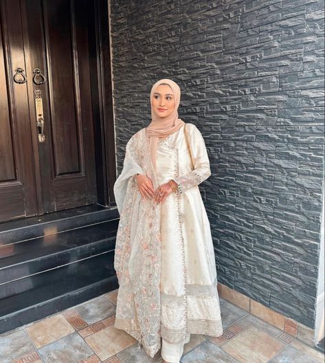 Hijab Style With Pakistani Dress, Anarkali With Hijab, Pakistani Clothes With Hijab, Hijab Traditional Outfit, Salwar With Hijab, Hijab With Pakistani Outfit, Eid Outfits Pakistani 2024, Hijab With Shalwar Kameez, Pakistani Dresses With Hijab