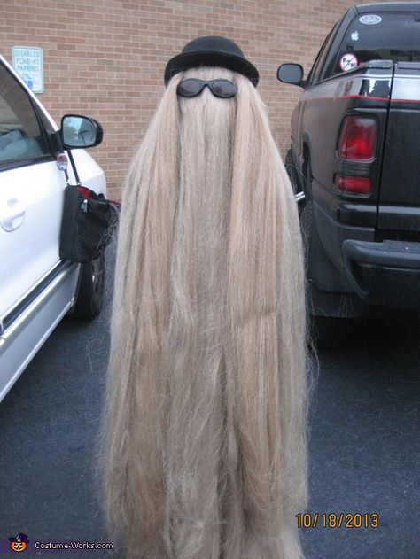 Cousin It Addams Family - 2013 Halloween Costume Contest via @costumeworks Cousin Itt Diy Costume, Diy Cousin It Costume, It Addams Family, Funny Homemade Costumes, Cousin It Costume, Cousin It Diy, Addams Family Halloween Costumes, It Costume, Cousin Itt