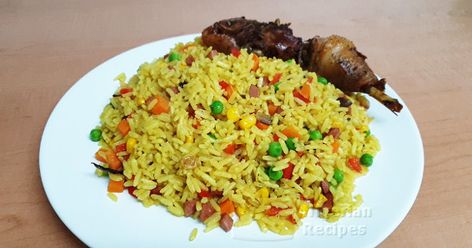 Ingredients For Fried Rice, All Nigerian Recipes, Nigerian Fried Rice, Best Fried Rice Recipe, Cooking Fried Rice, Vegetable Fried Rice Recipe, Fried Rice Recipe Easy, Chicken Fried Rice Recipe, Making Fried Rice