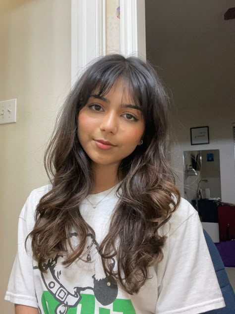 Bangs For Indian Women, Curtain Bangs On Brown Skin, Curtain Bangs Medium Hair Indian, Dark Brown Hair Balayage With Bangs, Bangs For Indian Hair, Dyed Hair Indian Skin, Bangs On Brown Skin, Hair Dye For Indian Skin Tone, Brown Girl Haircut