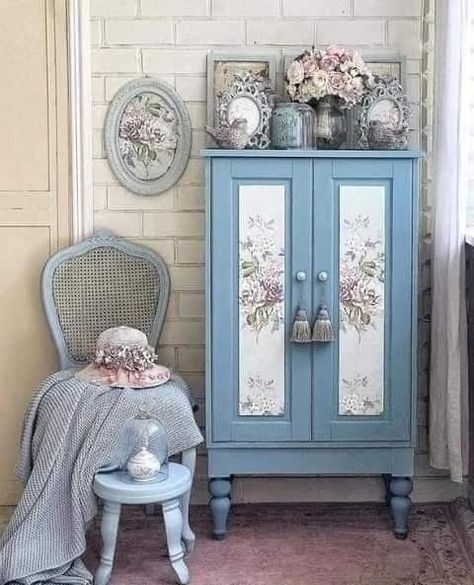 Before After Furniture, Old Cupboard, Upcycled Furniture Diy, Decoupage Furniture, Diy Furniture Renovation, Furniture Renovation, Refurbished Furniture, Flipping Furniture, Blue Vintage