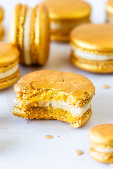 Gold Macarons filled with Baileys Ganache #gold #macarons #frenchmacarons #stpatricksday #newyears Baileys Ganache, Gold Macarons, Macaron Flavors, Baking Recipe, Spiced Pumpkin, Macaron Recipe, Marshmallow Fluff, Gel Food Coloring, Colorful Life