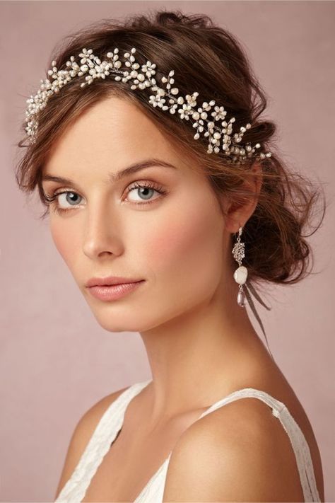 20 superbes idées pour être parfaitement maquillée le jour de votre mariage Boho Makeup, Boho Headpiece, Veil Headpiece, Bridal Makeup Natural, Braut Make-up, Natural Wedding Makeup, Bridal Makeup Looks, Trendy Wedding Hairstyles, Wedding Headband