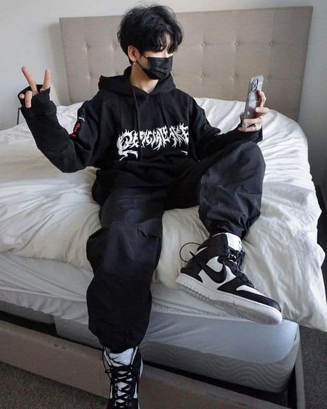 Emopunk Outfits, Techwear Boy, Masculine Streetwear, E Boy Outfits, Black Hoodie Outfit, Soft Aesthetic Outfits, Masculine Outfits, Hoodie Outfit Men, Trendy Boy Outfits