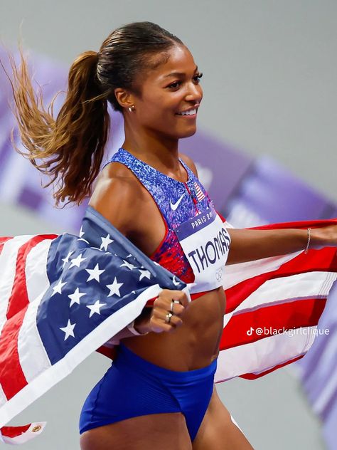 Female Sprinter, Baseball Poses, Gabby Thomas, Track Athletes, Olympic Track And Field, Running Pictures, Women In Sports, Track Running, Olympics 2024