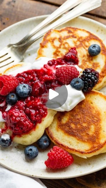 Ukrainian Pancakes, Pancake Breakfast, Breakfast Of Champions, Fluffy Pancakes, Instagram Giveaway, New Cookbooks, Recipe Video, Melt In Your Mouth, Pancake Recipe