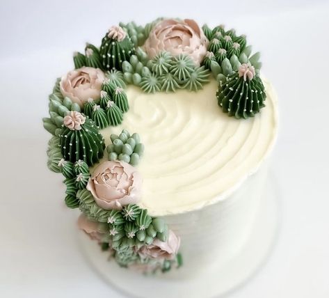 Cake Decorating Plants, Succulent Cake Ideas Birthday, Simple Succulent Cake, Succulent Cake Decoration, Plant Lover Cake Ideas, Unique Buttercream Cakes, Buttercream Succulent Cake, Succulent Cookie Cake, Cactus Themed Cake