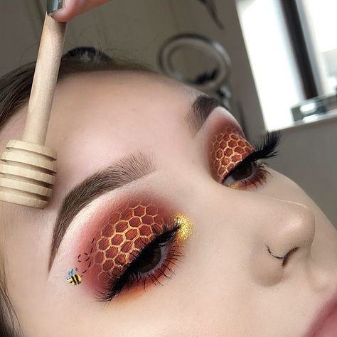 Honeycomb Costume, Honeycomb Makeup, Honey Photoshoot, Bee Makeup, Tik Tok Makeup, Festival Make Up, Honey Pots, Plouise Makeup Academy, Eyeshadow Ideas