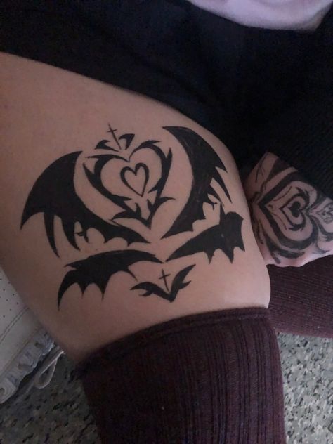 Thigh Tattoos Alternative, Succbuss Tattoos, Succubus Heart Tattoo, Succubus Tattoo Ideas, Succubus Tramp Stamp Tattoo, Menu The Succubus Pfp, Succubus Tattoo Meanings Symbols, Succubus Nails, Succubus Tattoo Meanings English