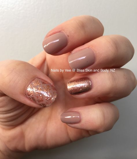 CND Shellac Field Fox with Rose Gold Glitter feature nails. Nails by Vee at Bliss Skin and Body, NZ Bliss Skin, Shellac Ideas, Nails Rose Gold, Cnd Nail Polish, Shellac Nail Colors, Pastel Nail Art, Nails Rose, Cnd Nails, Polish Ideas