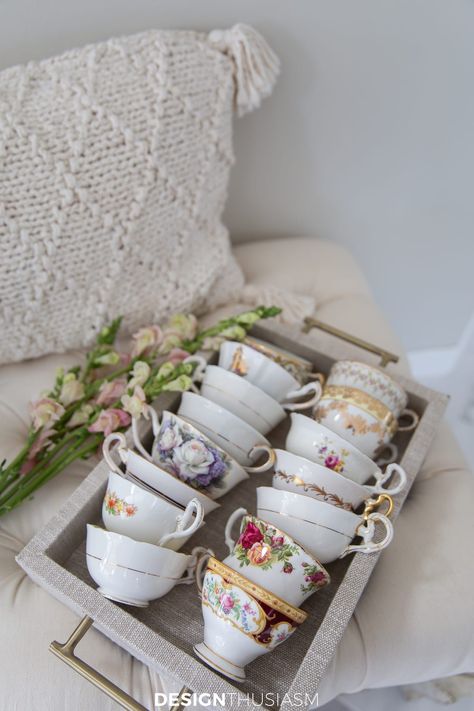 Display Teacups, Teacup Display Ideas, Vintage Tea Cups Display, Tea Cup Display Ideas, Cup Display Ideas, Teacup Decor, Teacup Display, Large Glass Canisters, Tea Set Display