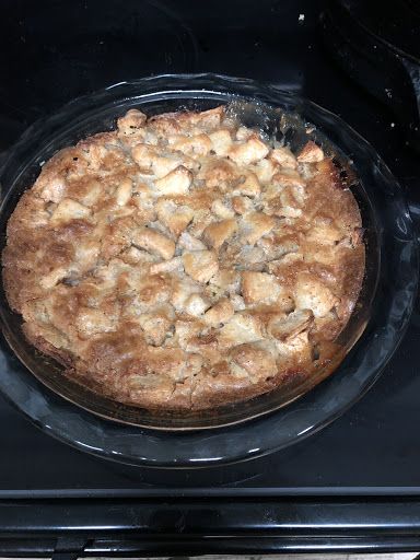 Impossible Apple Pie Impossible Apple Pie, Impossible Pie Bisquick, Impossible Pumpkin Pie, Impossible Pies, Carbquik Recipes, Apple Pie Cake, Homemade Bisquick, Impossible Pie, Recipes With Naan Bread