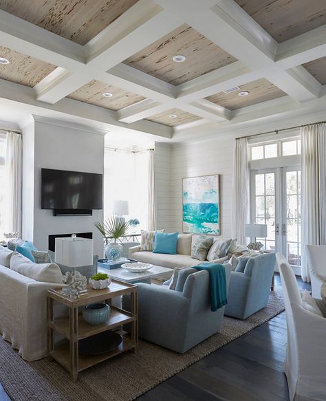 Beach Theme Living Room, Florida Beach House, Furnitur Ruang Keluarga, Coastal Decorating Living Room, Beach Living Room, Design Salon, Coastal Living Rooms, Beach House Interior, Coastal Living Room